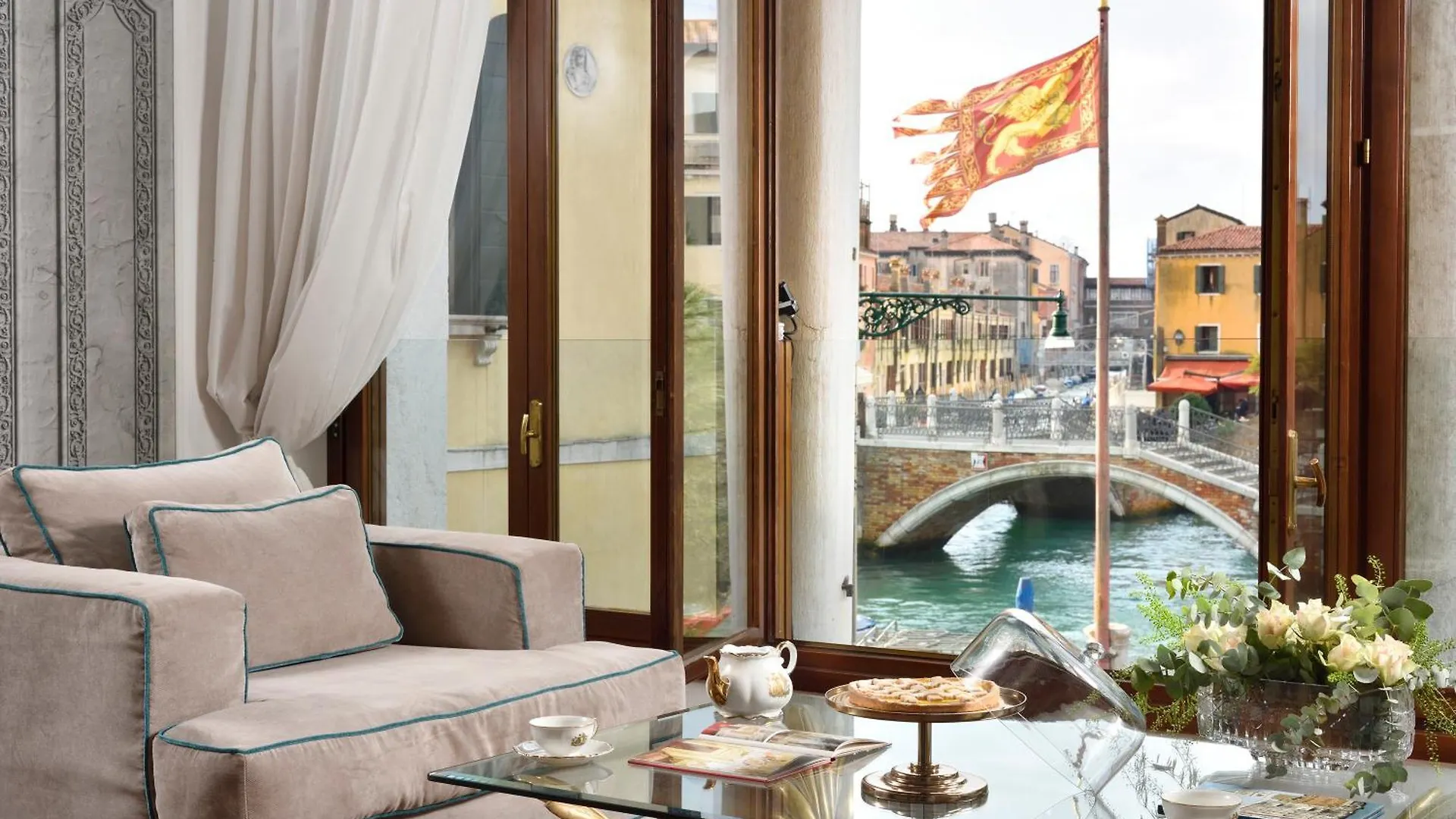 Swan Dolcevita Prestige Stay - Canal View & Exclusive Experience Venice