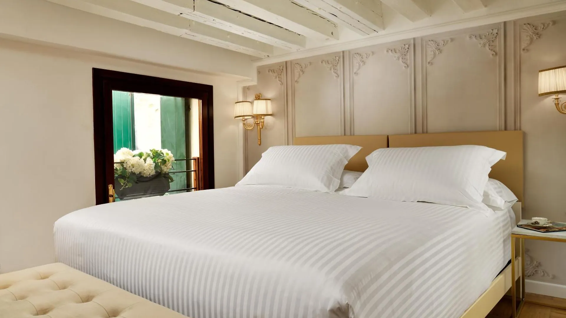 Swan Dolcevita Prestige Stay - Canal View & Exclusive Experience Venice