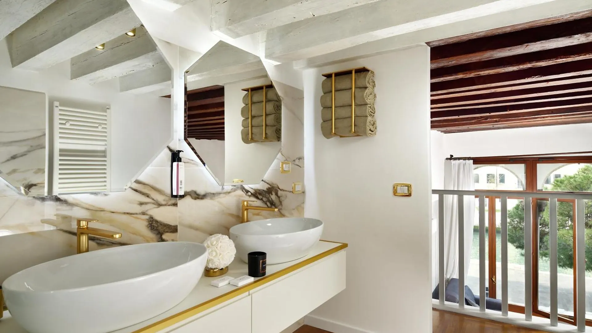 Swan Dolcevita Prestige Stay - Canal View & Exclusive Experience Venice 0*,
